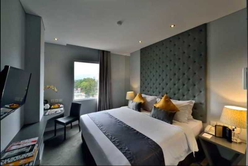 Serela Cihampelas By Kagum Hotels Bandung Esterno foto