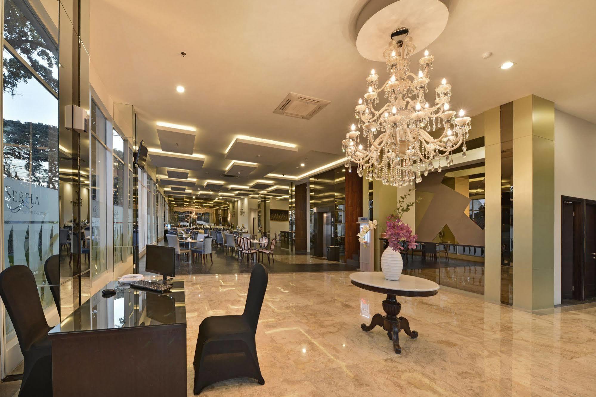 Serela Cihampelas By Kagum Hotels Bandung Esterno foto