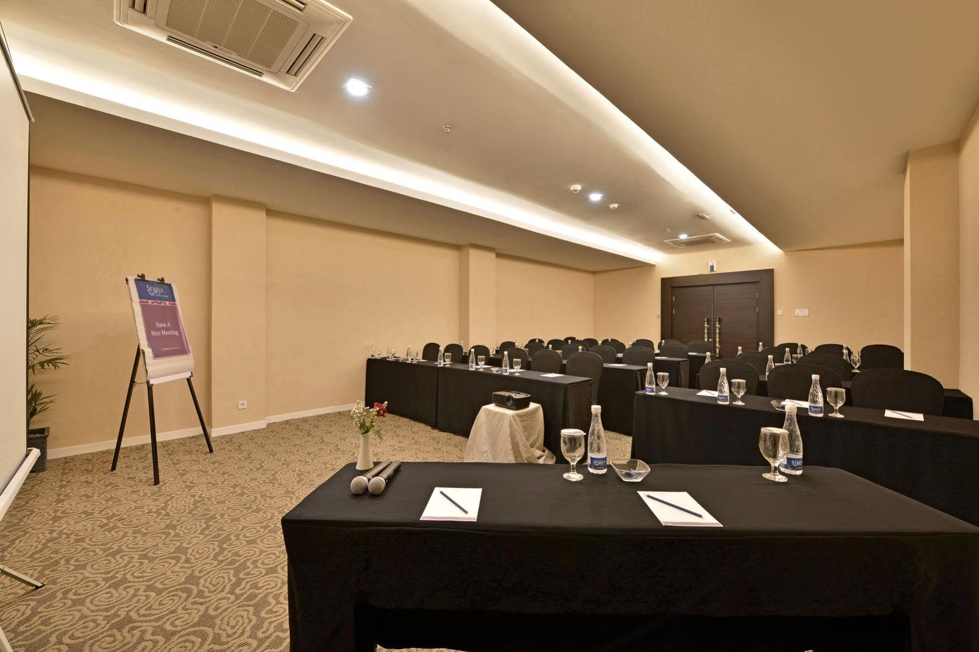 Serela Cihampelas By Kagum Hotels Bandung Esterno foto